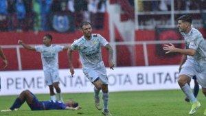 Gelandang-serang-PERSIB-Tyronne-Del-Pino-merayakan-gol-ke-gds.jpg