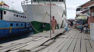 Harhubnas-2025-Kondisi-Pelabuhan-Rakyat-Luwuk-Memprihatinkan-DPRD-Minta-Perbaikan-Segera.jpg