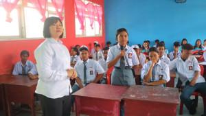 Hari-Jadi-ke-77-Polwan-Polres-Sigi-Kampanyekan-Rise-and-Speak-di-SMK-Maranatha.jpg