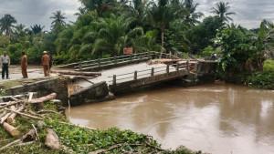 Jembatan-Putus-Diterjang-Banjir-Akses-di-Desa-Bungkudu-Buol-Lumpuh-Total.jpg