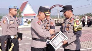 Kapolres-Morowali-Apresiasi-7-Personel-Berhasil-Ungkap-7-Kasus-Curanmor.jpg