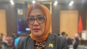 Ketua-Nasdem-Banggai-Batia-Sisilia-Hadjar-2023.jpg