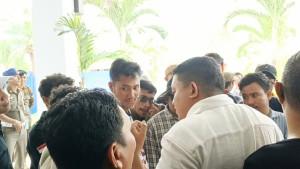 Mahasiswa-Masih-Bertahan-di-DPRD-Banggai-Desak-Keterbukaan-Kasus-Etik-dan-Program-Pembangunan.jpg