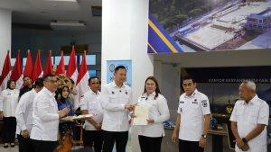 Menko-AHY-Serahkan-160-Sertifikat-Tanah-di-Donggala-Dorong-Kepastian-Hukum-dan-Perlindungan-Aset.jpg