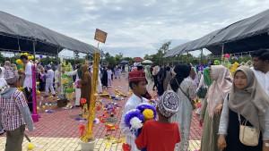 Meriah-dan-Penuh-Berkah-Tradisi-Rebutan-Telur-Warnai-Maulid-Nabi-di-Morowali.jpg