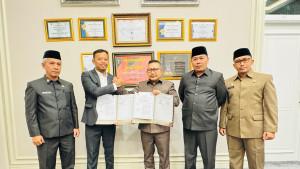 Optimalisasi-PBJT-Pemkab-Banggai-dan-PLN-Luwuk-Teken-Perjanjian-Kerja-Sama.jpg