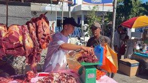 PEDAGANG-DAGING-DI-PALU-BARAT.jpg