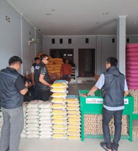 Polres-Sigi-dan-Disperindagkop-Sidak-Harga-Beras-di-Sigi-Biromaru-Pastikan-Sesuai-HETB.jpg