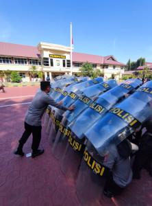 Polresta-Palu-Latih-Personel-Hadapi-Potensi-Gangguan-Keamanan-Menjelang-Setahun-Pemerintahan-Baru.jpg