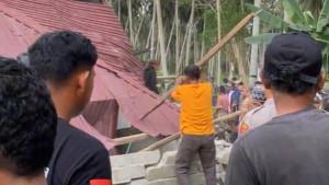 Rumah-pelaku-dibongkar-warga.jpg
