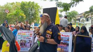 Sejumlah-massa-aksi-dari-berbagai-elemen-masyarakat.jpg
