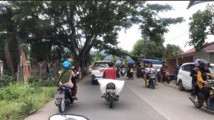 Jalanan Menuju Pasar Tradisional Biromaru Sigi Macet Jelang Perayaan Idulfitri 1445 H