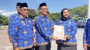 Wabup-Sigi-Serahkan-SK-Pengangkatan-P3K-Tahap-II-Usai-Upacara-Hari-Kesaktian-Pancasila.jpg