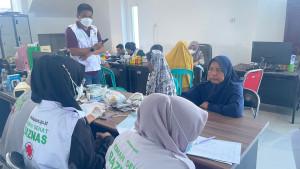 Warga-Palu-Barat-dapat-Layanan-Pemeriksaan-Kesehatan-Gratis-dari-Rumah-Sehat-Baznas.jpg