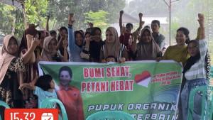 Yosepina-Ajak-Warga-Desa-Dadakitan-Olah-Sampah-Jadi-Pupuk-Organik.jpg