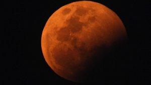 gerhana-bulan-total-dari-langit-luwuk-kabupaten-banggai-sulawesi-tengah.jpg