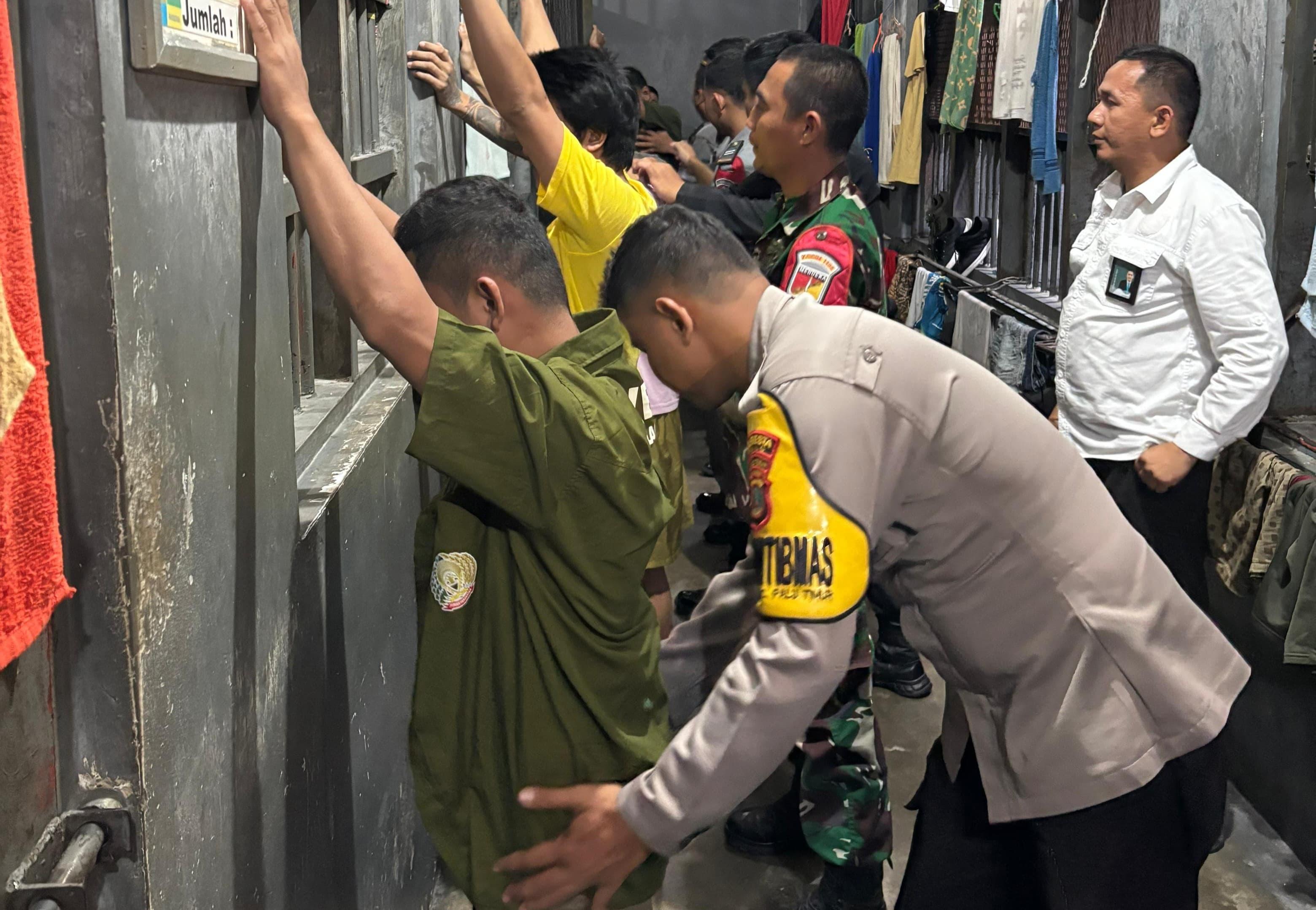 Kanwil Ditjenpas Sulteng Gelar Razia di Rutan Palu