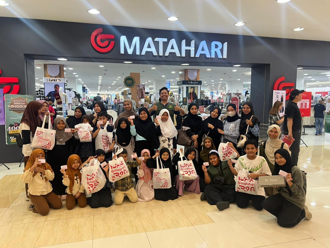 Palu Grand Mall Ajak 50 Anak Yatim Binaan Baznas Sulteng Belanja dan Bermain Wahana
