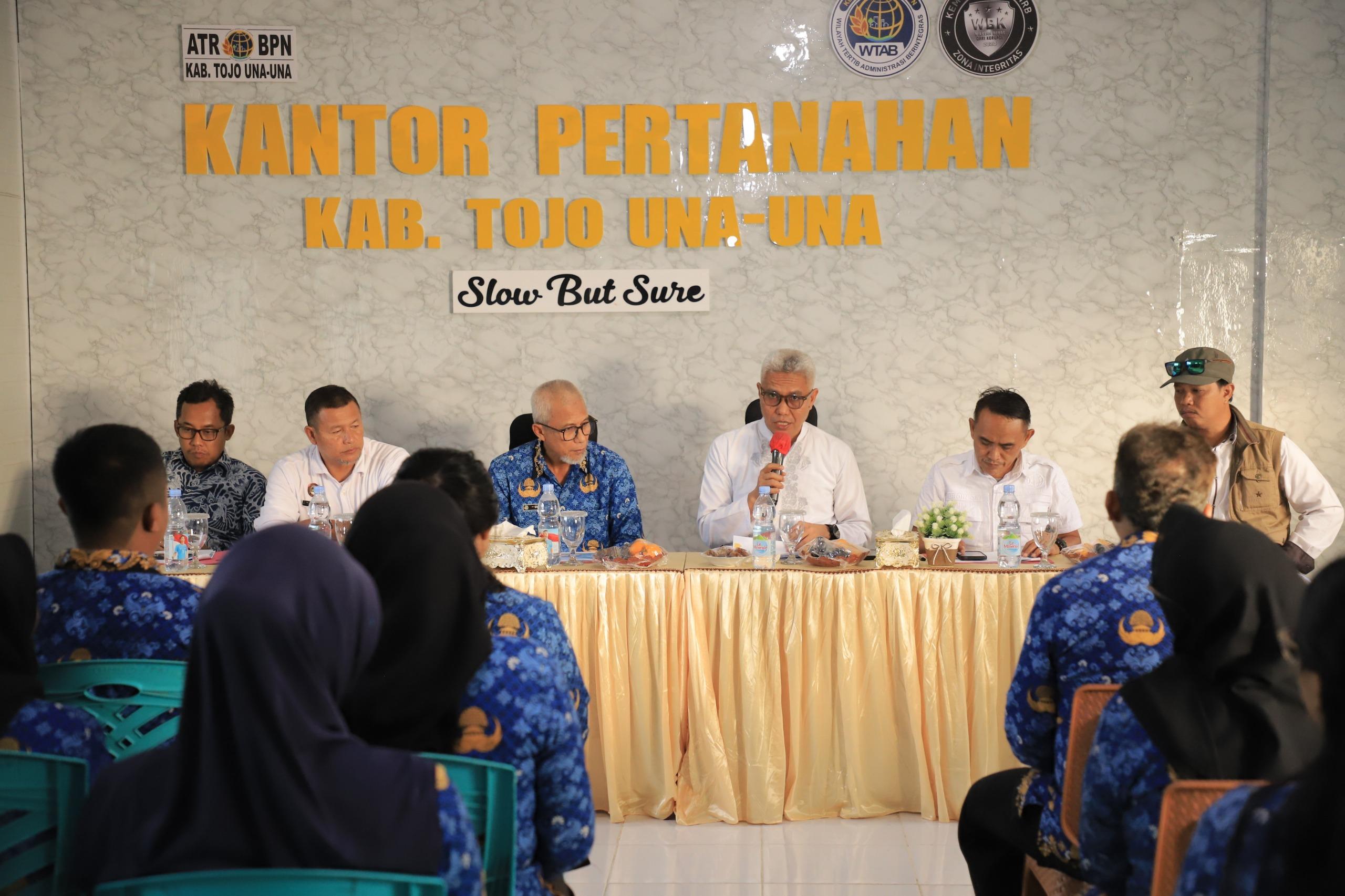 Tingkatkan Kinerja, Kanwil BPN Sulteng Gelar Pembinaan di Kantor Pertanahan Tojo Una-Una