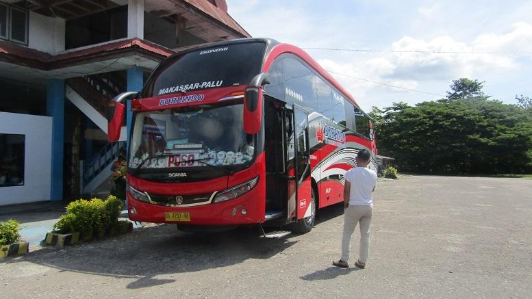Aktivitas-bus-di-Terminal-Tipe-A-Kasintuwu-Poso-Jdf.jpg
