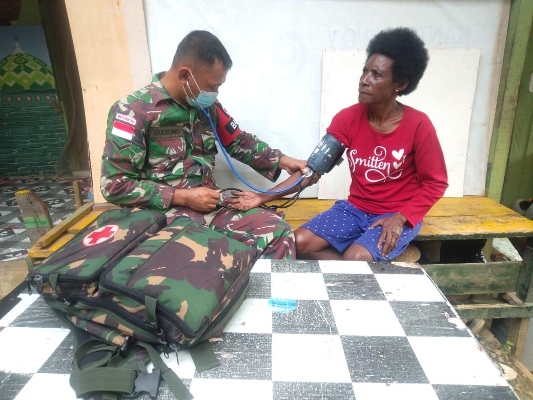 Anggota-Satgas-Pamtas-RI-PNG-Yonif-711Rks-Pos-Wembi-f.jpg