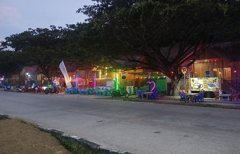 Area Anjungan Donggala Jadi Tempat Kulineran Wisatawan dan Warga Lokal
