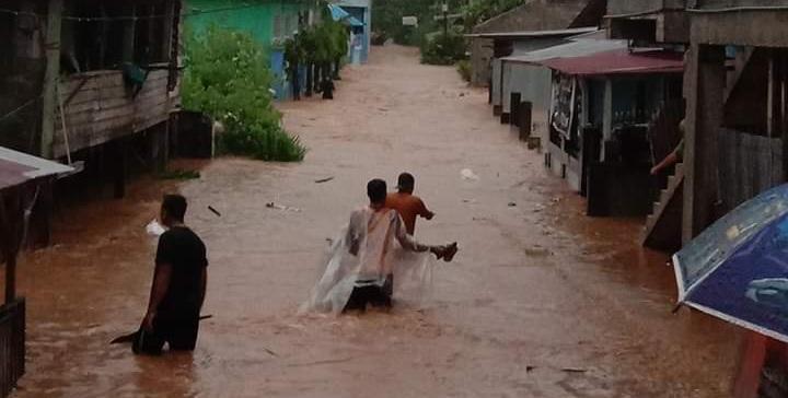 Banjir-setinggi-lutut-merendam-pemukiman-warga-f.jpg