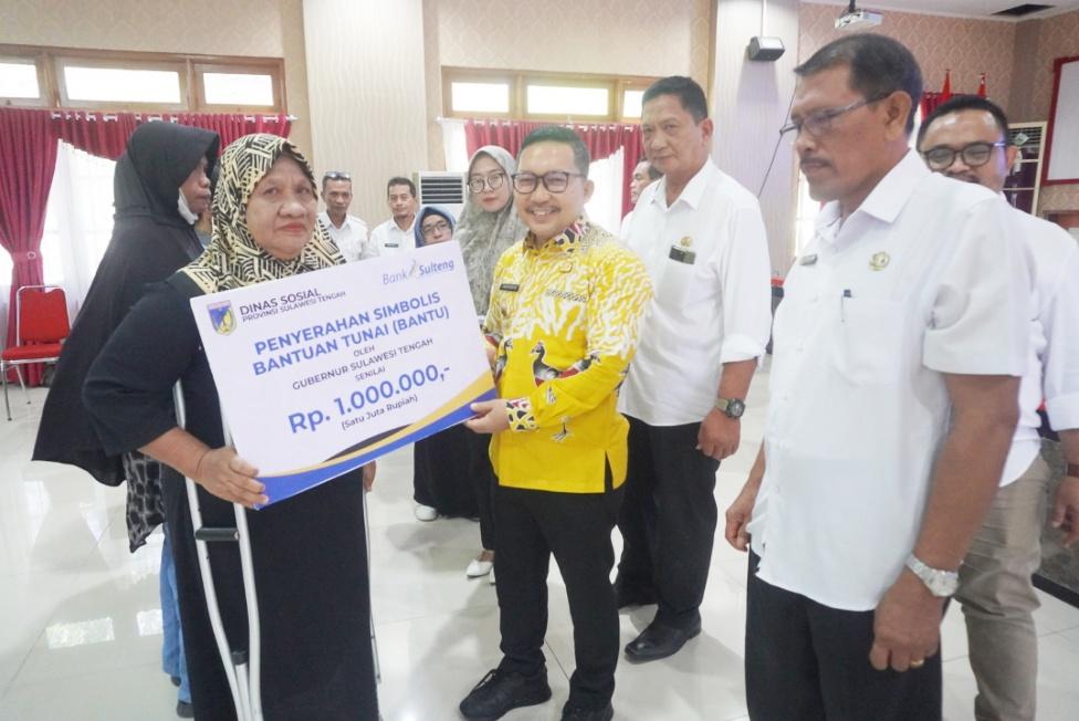 Bantuan-Tunai-Pemprov-di-Banggai.jpg