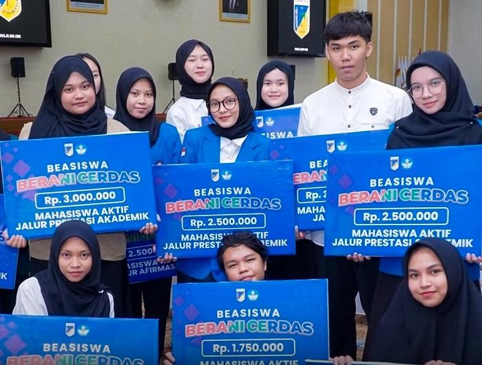 Beasiswa-Berani-Cerdas-Cair-untuk-10768-Mahasiswa-Sulteng-Total-Rp3694-Miliar.jpg