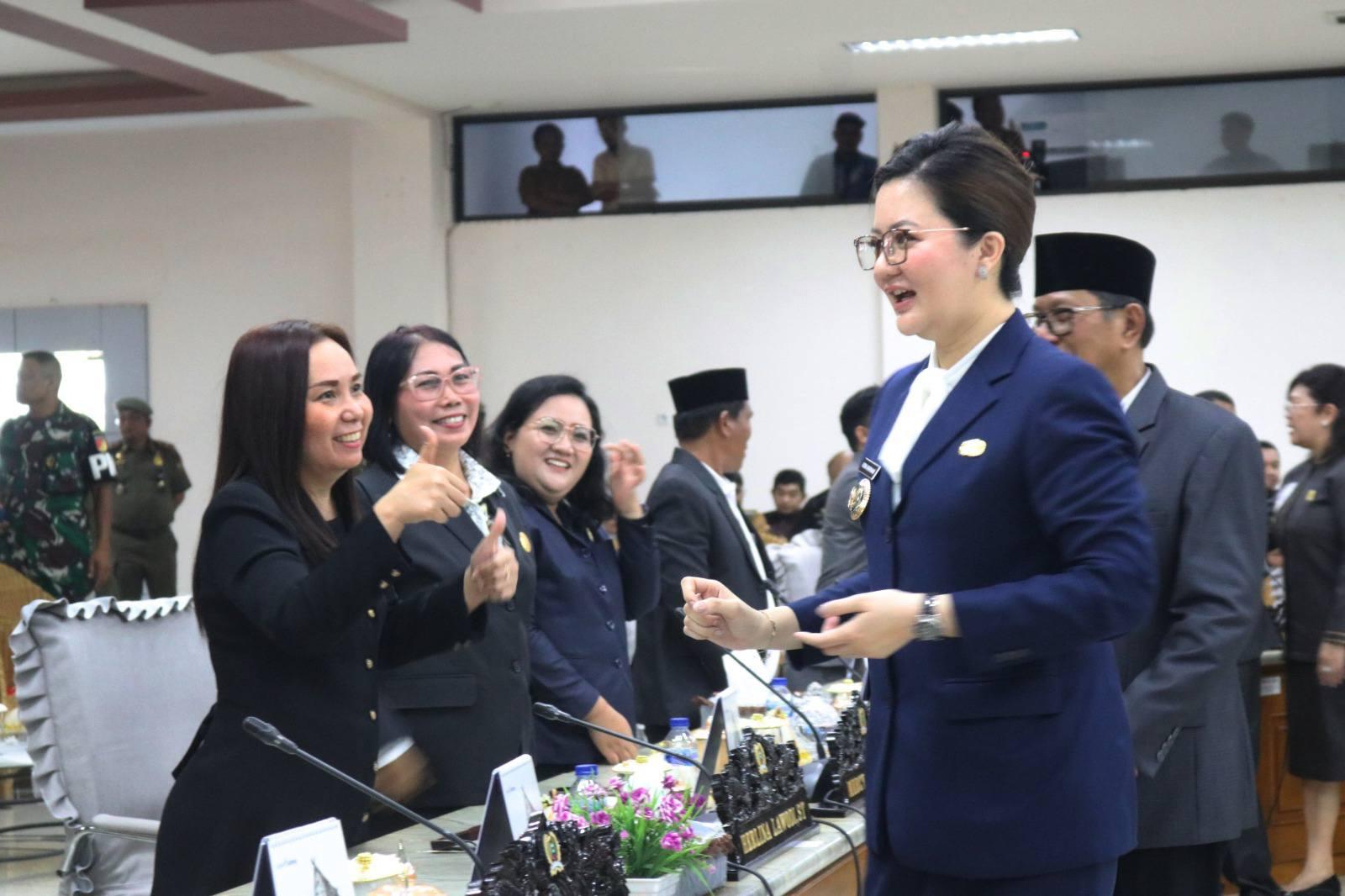 Bupati-Poso-terpilih-2025-2025-Verna-GM.jpgParipurna-Penetapan-Bupati-Poso-terpilih-2025.jpg