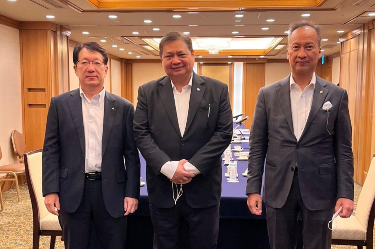CEO-Mitsubishi-Motors-Corporation-MMC-Takao-Kato-dan-Menko-Airlangga.jpg