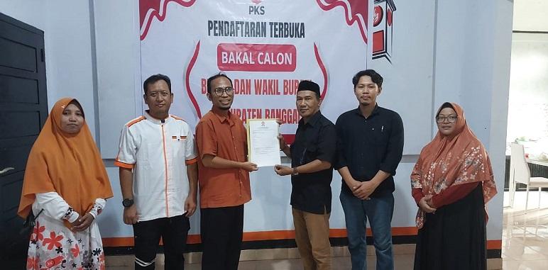Calon Bupati Banggai Petahana Daftar di PDIP dan PKS - Calon-Bupati-Banggai-petahana-Amirudin-Tamoreka-mendaftar-dids.jpg