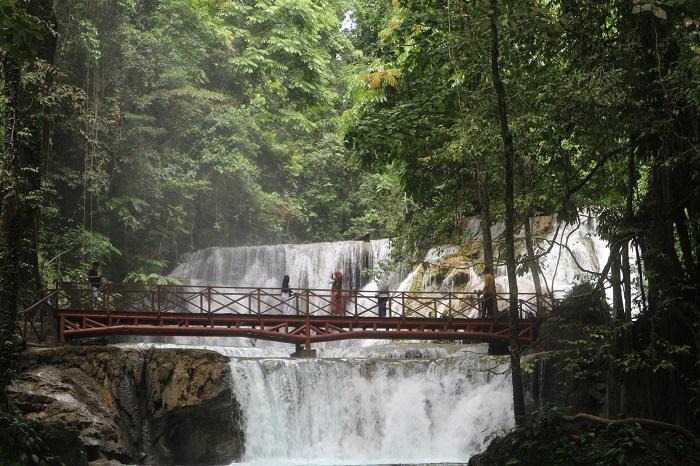 Cuti-Pekan-Depan-Enam-Air-Terjun-Eksotis-di-Banggai-Ini-Wajib-Masuk-Daftar-Kunjungan.jpg