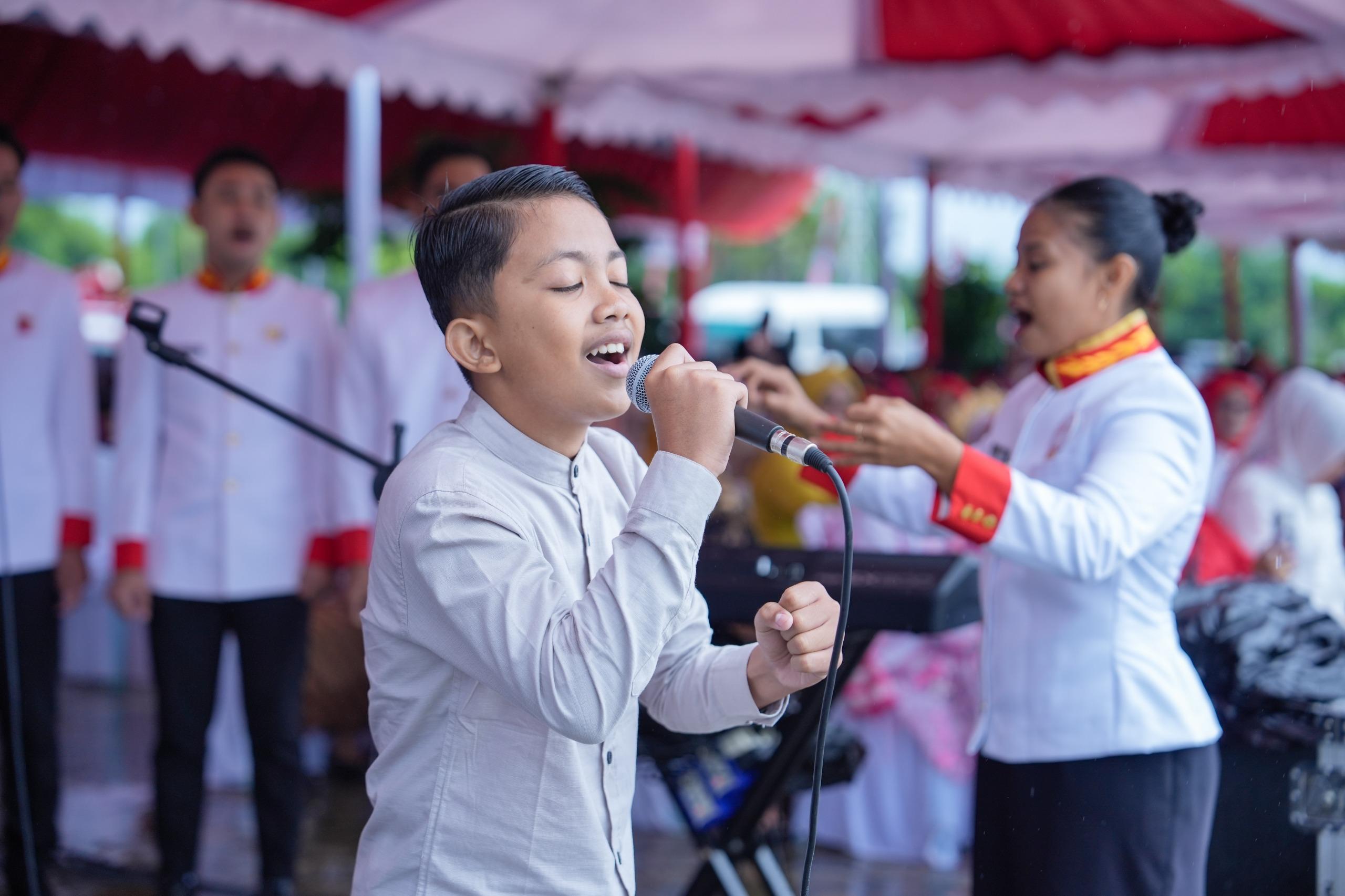 Darren-Airlangga-Bocah-12-Tahun-yang-Gemparkan-Panggung-HUT-RI-ke-80-di-Morowali.jpg