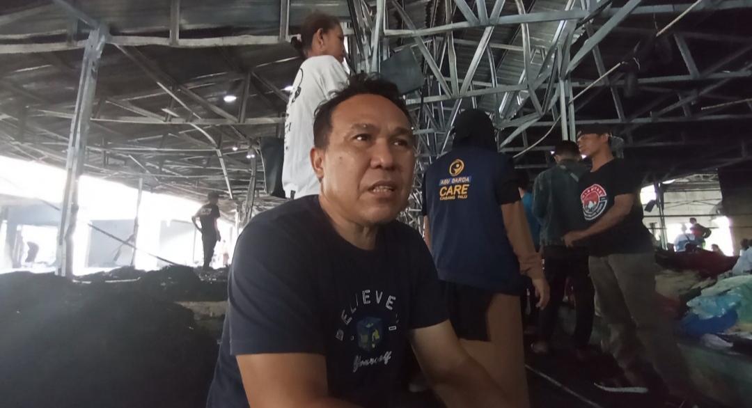 Emil-pedagang-Pasar-Masomba-Palu-korban-kebakaran.jpg