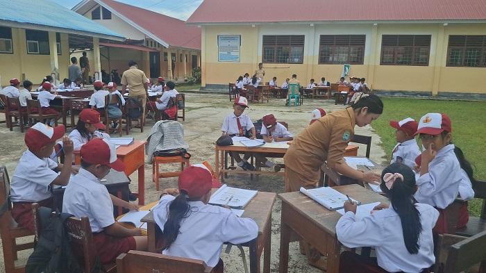 Gempa-Kecil-Masih-Terasa-Dua-Sekolah-di-Pamona-Tenggara-Poso-Belajar-di-Luar-Kelas.jpg