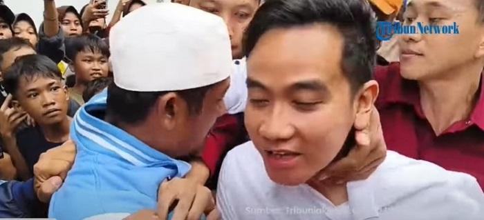 Wapres Terpilih Gibran Dipiting Pria Berkopiah Putih di Jakarta Utara, Paspampres Bertindak