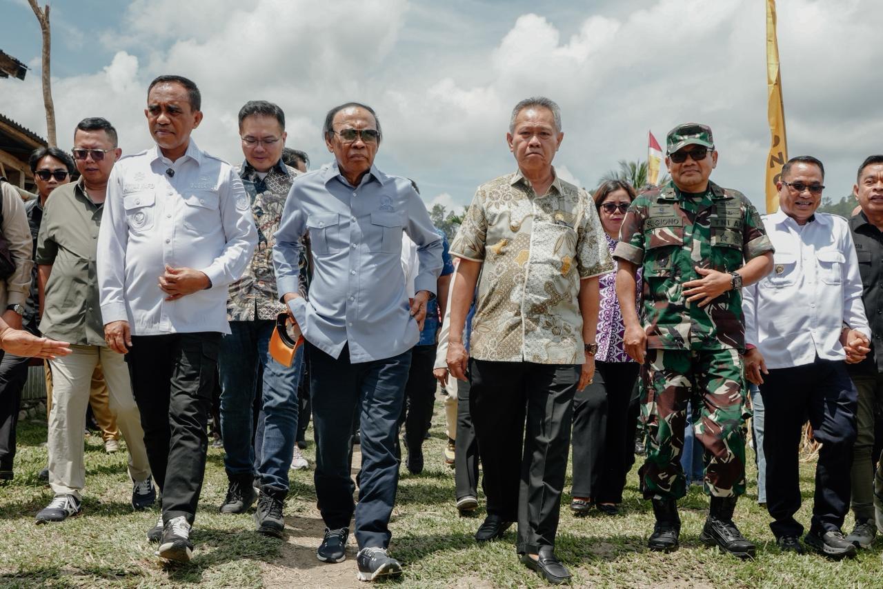 Gubernur-Anwar-Hafid-Resmikan-Pelebaran-Jalan-BoladangkoBanggaiba.jpg