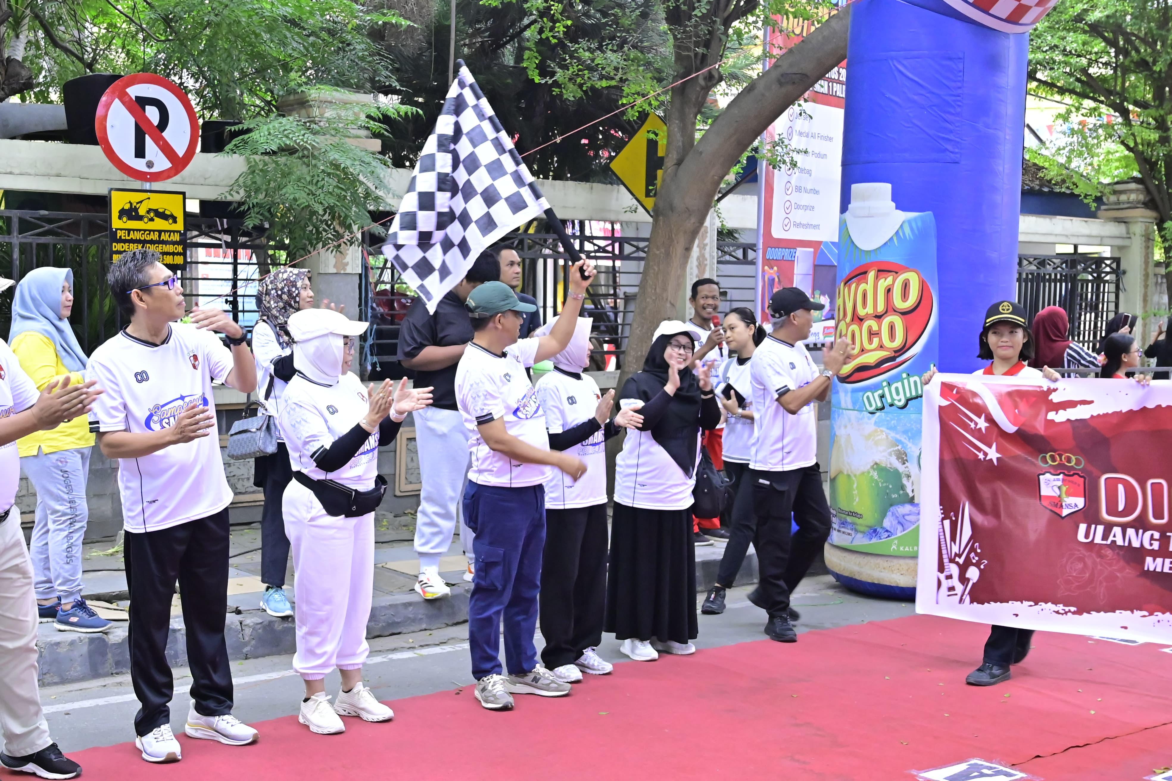 Gubernur Sulteng Lepas Ribuan Peserta Fun Walk dan Fun Run HUT ke-67 SMAN 1 Palu
