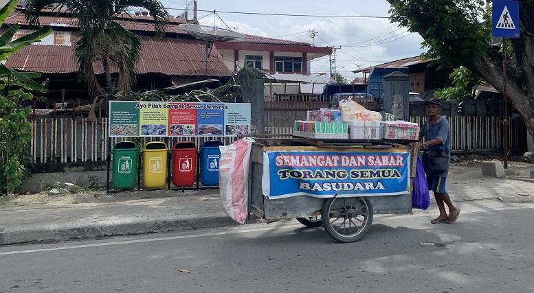 Kisah Pria di Palu Tiap Hari Keliling Jualan Tisu, Punya Tekad Besar Sekolahkan Anak Hingga Lulus