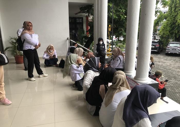 Breaking News: Puluhan Honorer Geruduk DPRD Palu, Bahas Pengangkatan PPPK