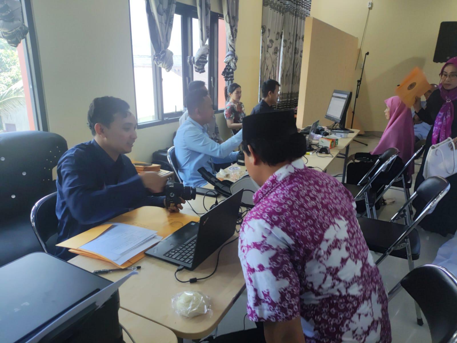 Wujudkan Pelayanan Prima, Kantor Imigrasi Palu Layani Calon Jemaah Haji di Hari Libur