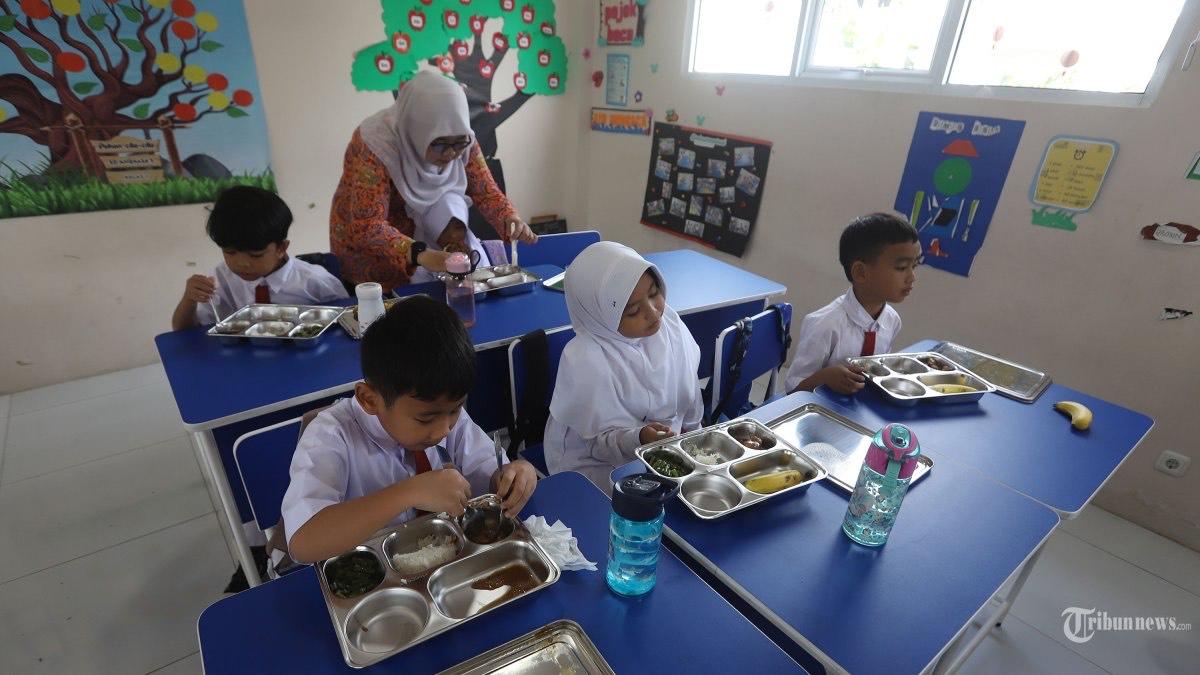 Insiden-Keracunan-di-SMK-Bina-Potensi-Distribusi-MBG-Dihentikan-Sementarac.jpg