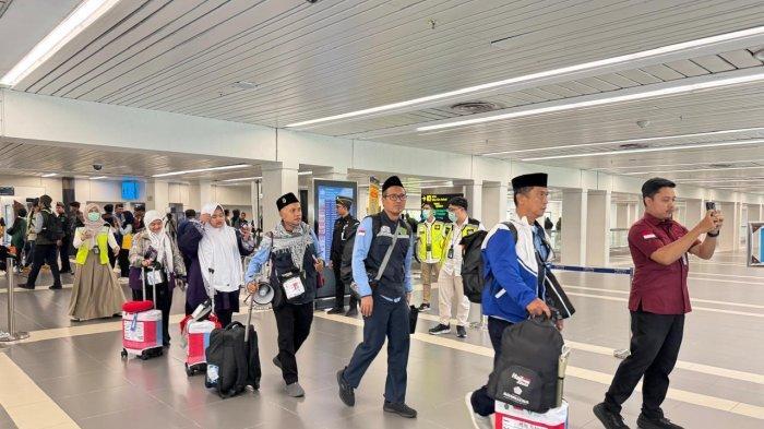 JEMAAH-HAJI-DI-BANDARA-JELANG-PULANG.jpg