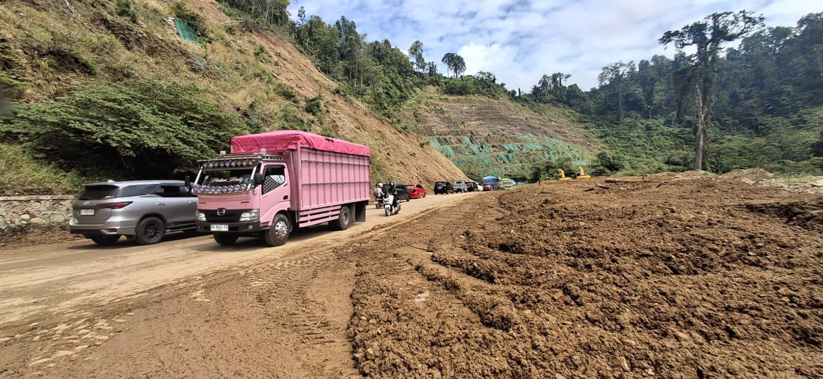 Jalur-Kebun-Kopi-Parimo-Kembali-Dibuka-Lalu-Lintas-Sudah-Normal-Dua-Arah.jpg