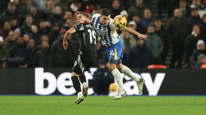Joel-Veltman-Brighton-vs-Arsenal-Leandro-Trossard.jpg