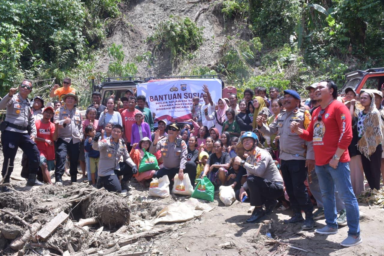 Kapolda-Sulteng-Lepas-500-Paket-Bansos-untuk-Korban-Banjir-Labuan-Toposo.jpg
