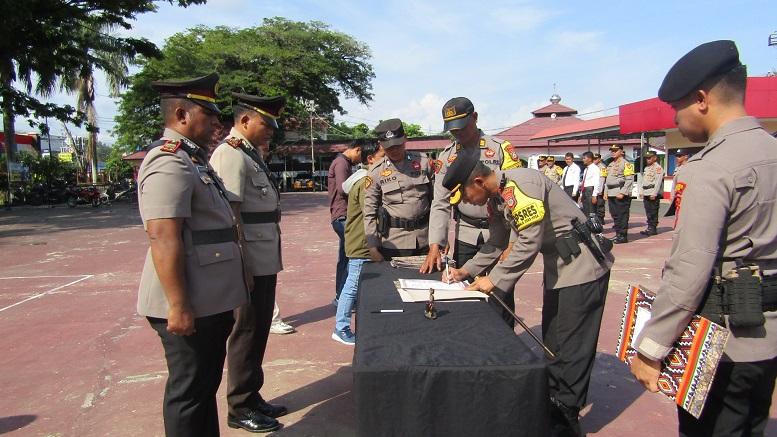 Kapolres-Poso-AKBP-Riski-Fara-Sandhy-memimpin-upacard.jpg