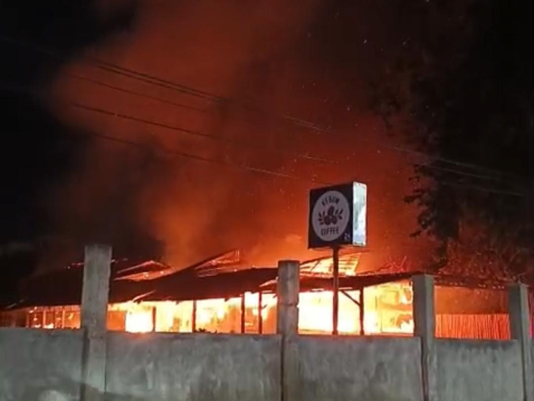 Kebakaran-Landa-Kedai-Kebun-Coffee-Palu-Kerugian-Capai-Rp175-Juta.jpg