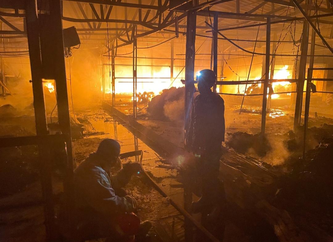 BREAKING NEWS: Kebakaran Pasar Masomba, Puluhan Lapak Hangus Dilalap Si Jago Merah